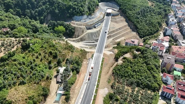 bakan-uraloglu-duyurdu-yalova-armutlu-yolu-yarin-hizmete-aciliyor-seyahat-suresi-yarim-saat-kisalacak-1784805319217.jpeg
