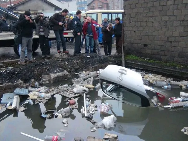 Otomobili geri vitese takınca...