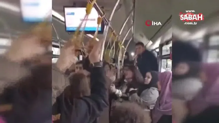 Sultanbeyli’de otobüste 2 kadının saç baş birbirine girdiği kavga kamerada | Video