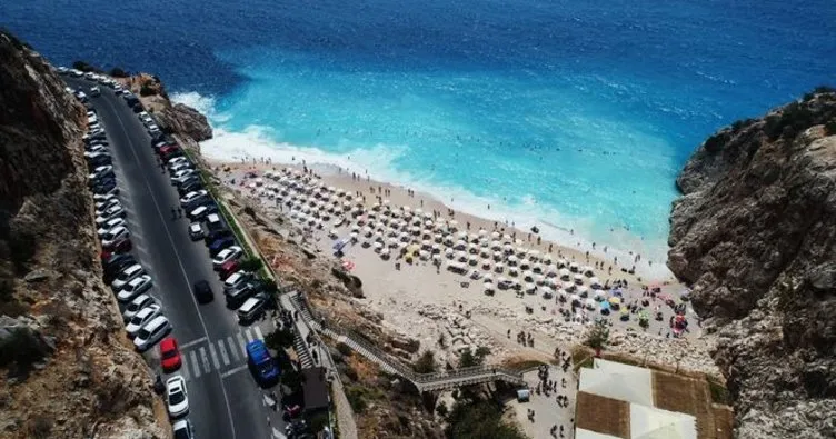 Türkiye’nin cennet koyu Kaputaş Plajı dolup taşıyor