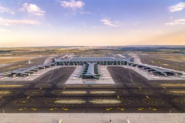 istanbul-ve-antalya-havalimanlarinda-tarihi-yogunluk-817-milyon-yolcu-seyahat-etti-1788938406497.jpeg