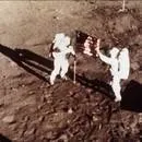 Neil Armstrong ve Buzz Aldrin Ay’daki ilk insan adımlarını gerçekleştirdiler