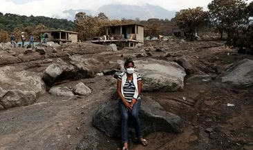 Küllerin altında 50 akrabasını arıyor