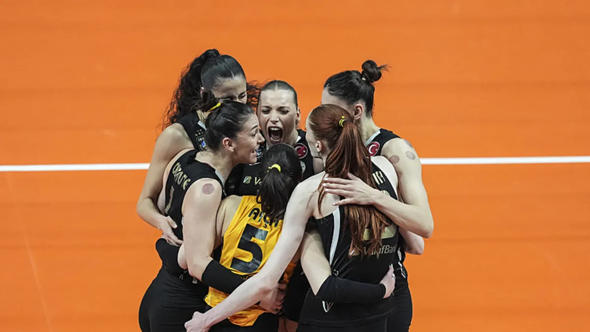 VakıfBank, Fenerbahçe Medicana’yı mağlup etti! VakıfBank, Fenerbahçe Medicana’yı mağlup etti!