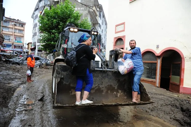 Devlet tüm imkânlarıyla yaraları sarmak için seferber oldu! Sular çekildi acı tablo ortaya çıktı