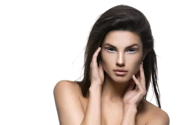 Göz makyajında yeni trend: Nude eyeliner