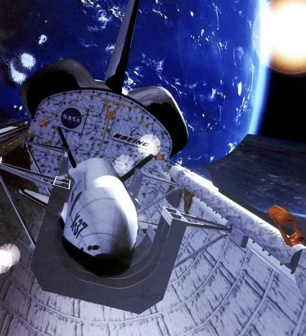 ABD’nin gizli uzay aracı X-37B dünyaya döndü
