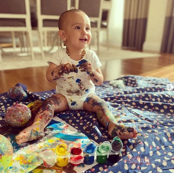 Şarkıcı Alişan ile hamile eşi Buse Varol cinsiyet partisi Şarkıcı Alişan ile hamile eşi Buse Varol cinsiyet partisi