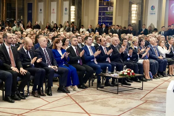 belediyelere-25-milyar-avro-bakan-kurum-dev-finansman-paketi-calismasini-duyurdu-1786628803245.jpg