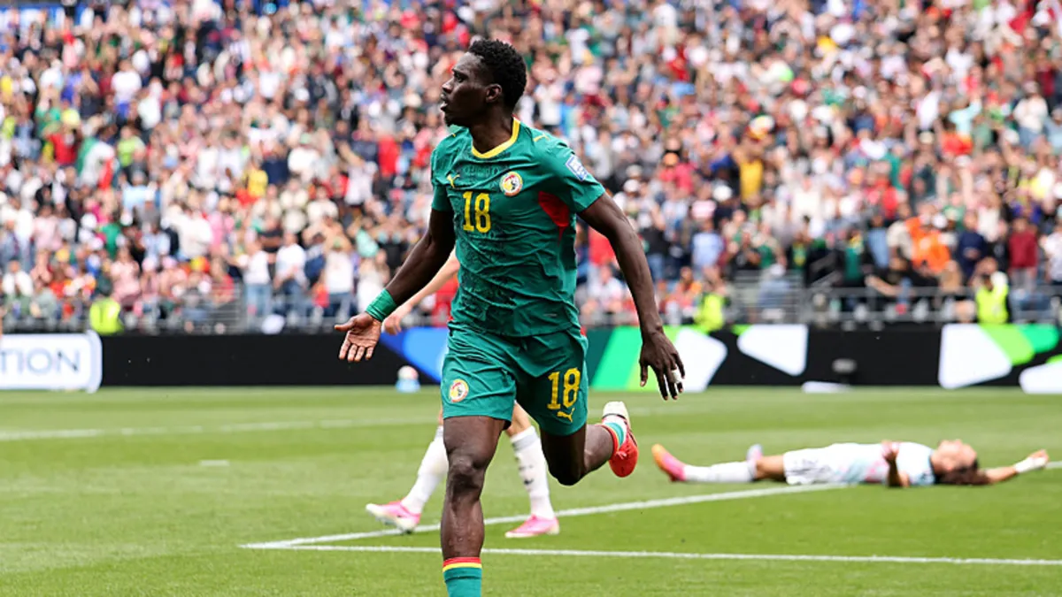 Fenerbahçe, Criystal Palace'nin kanat oyuncusu Ismaila Sarr'ı gündemine aldı