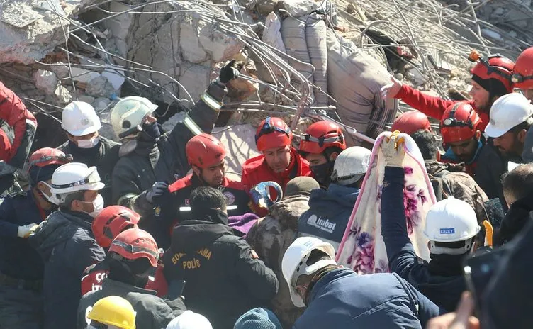 SON DAKİKA: Deprem bölgelerinde mucize hikayeler: Bu görüntüler 85 milyonu ağlattı!