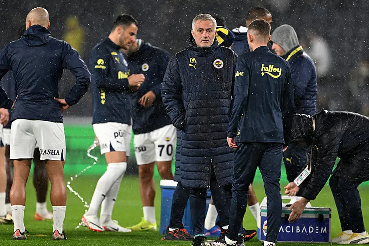 SON DAKİKA HABERİ: Başakşehirli Ba, Fenerbahçeli Edin Dzeko’ya kafa attı! Ortalık böyle karıştı...
