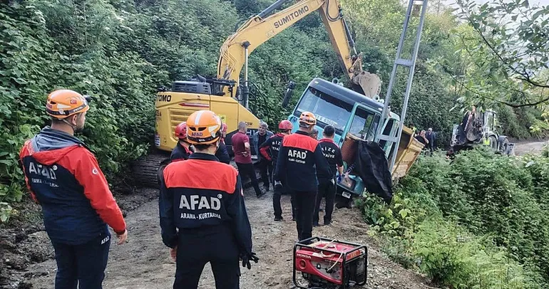 Rize’de kamyon kazası! Sürücü hayatını kaybetti