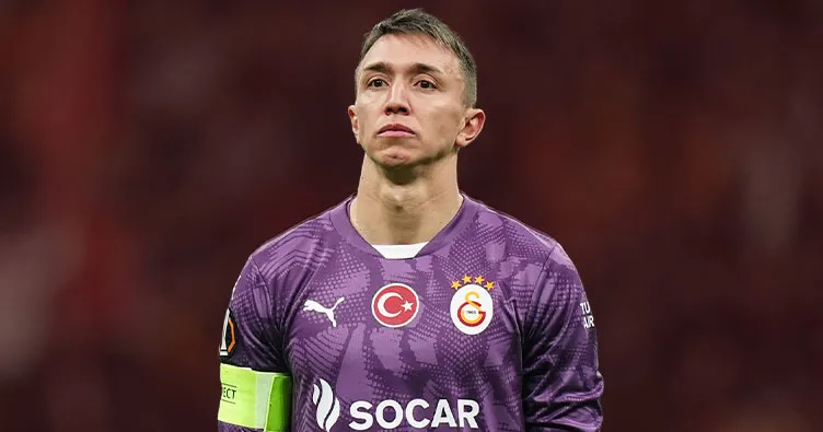 Son dakika haberi: Galatasaray tribünlerinden Muslera’ya olay tepki! Yaptığı hareket gündem oldu...