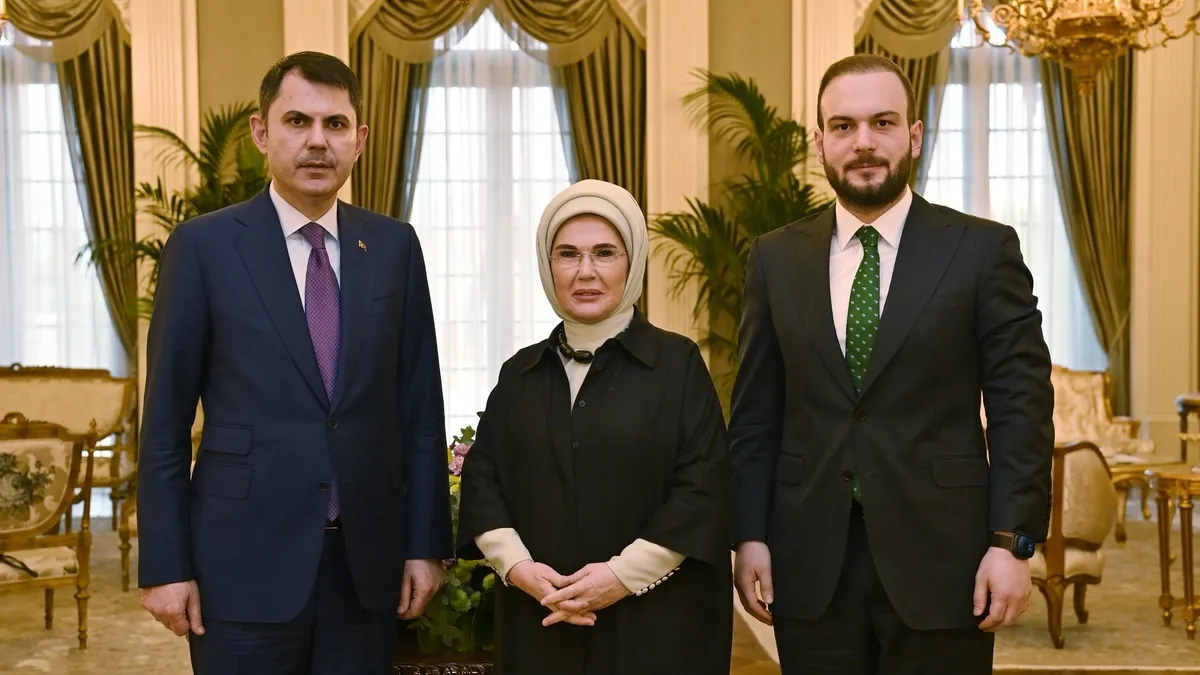 Emine Erdoğan, Bakan Kurum ve Ağırbaş’ı kabul etti Emine Erdoğan, Bakan Kurum ve Ağırbaş’ı kabul etti