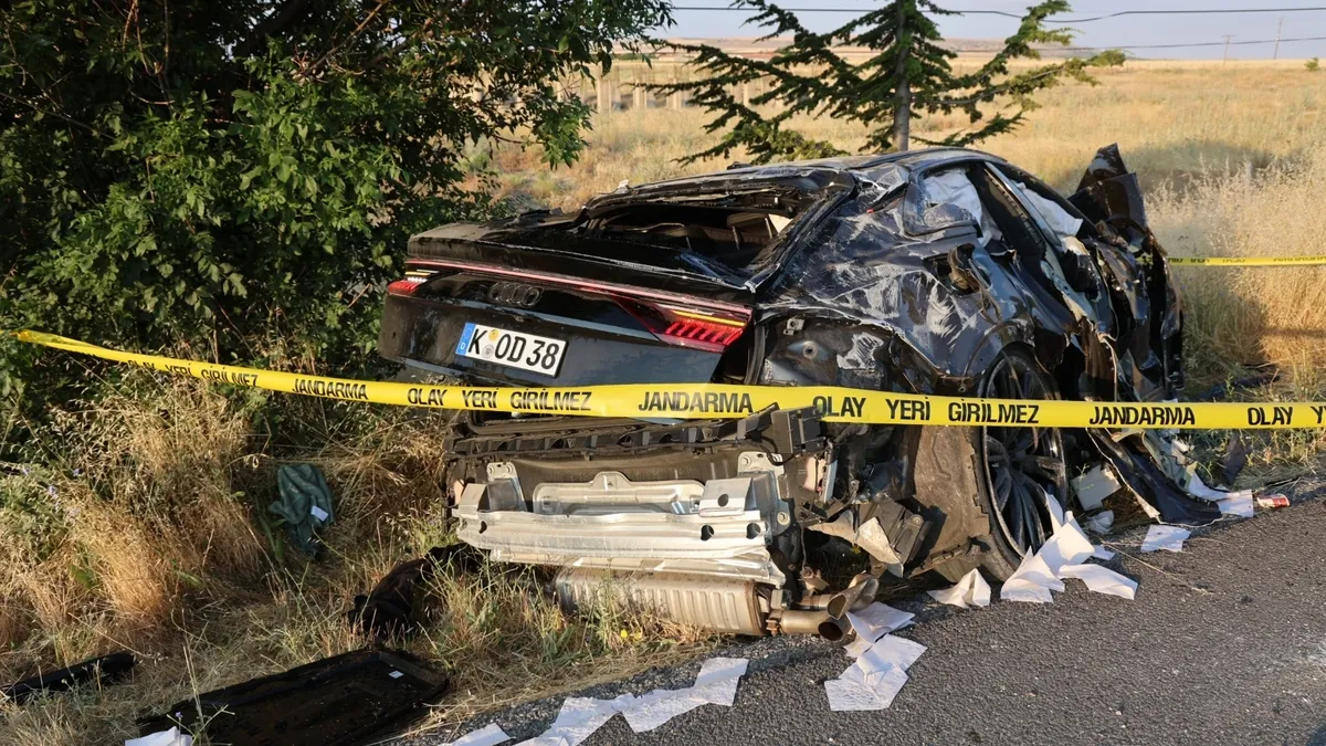Nevşehir'de takla atan otomobilin karıştığı kazada hayatını kaybedenler ve yaralılar.
