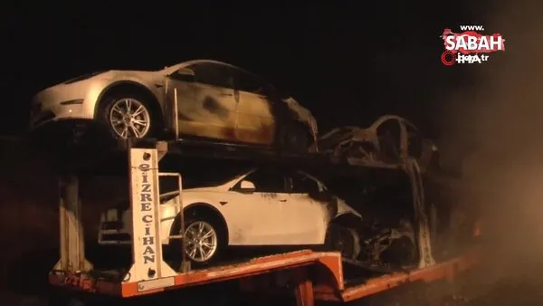 Tuzla'da lüks araç yüklü TIR alev alev yandı, dorsedeki 6 araç kullanılamaz hale geldi | Video