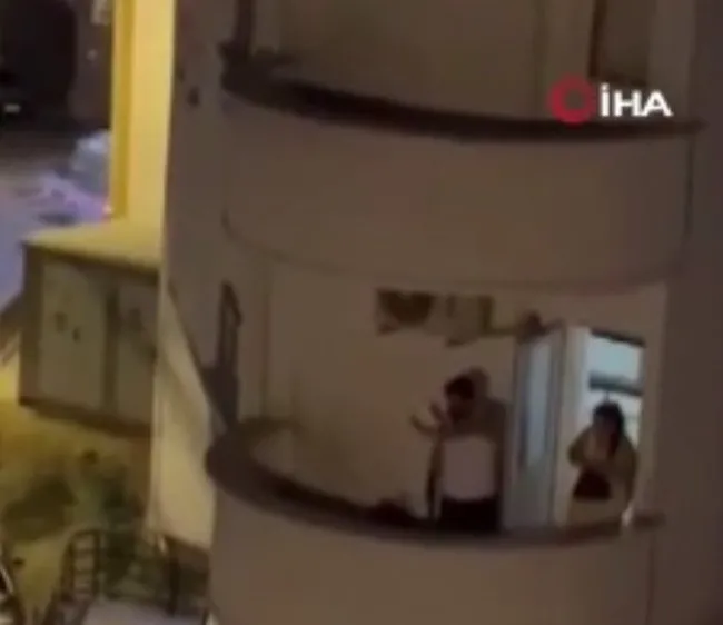 Esenyurt’ta dehşet! İç çamaşırıyla balkona çıktı! Komşuların uyarısı deliye döndürdü! Mahalle erkek görsün!