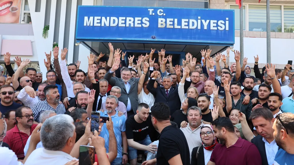 Menderes Belediyesi'nde başkan vekilliği seçimini Asuman Şen kazandı: İlk kutlayan Başkan Erdoğan oldu haber görseli
