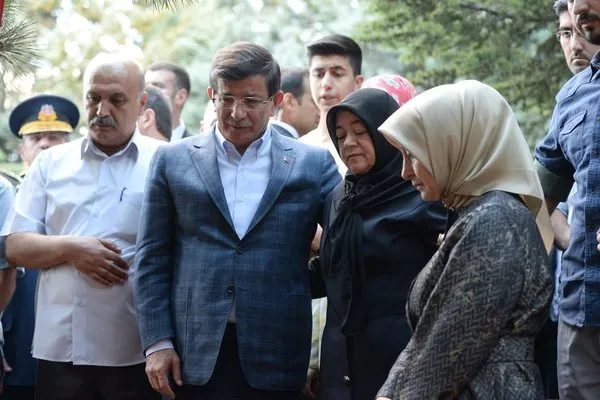 Başbakan Davutoğlu baba ocağında