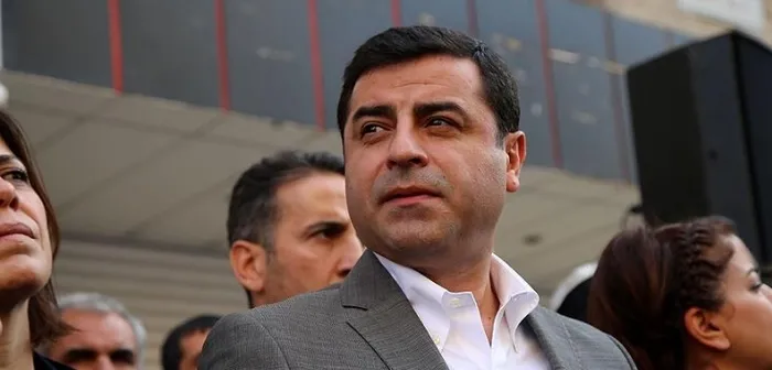 selahattin-demirtas-karari-siyasi-iklimi-degistirir-mi-baskan-erdogan-ve-bahcelinin-cikislari-puslu-havayi-dag-1762488307233.jpg Selahattin Demirtaş kararı siyasi iklimi değiştirir mi? Başkan Erdoğan ve Bahçeli'nin çıkışları puslu havayı dağıttı