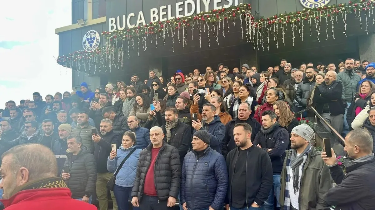 Buca’da kritik saatler! Gece 24.00’a kadar maaşlar yatmazsa temizlik işleri de iş bırakacak Buca’da kritik saatler! Gece 24.00’a kadar maaşlar yatmazsa temizlik işleri de iş bırakacak