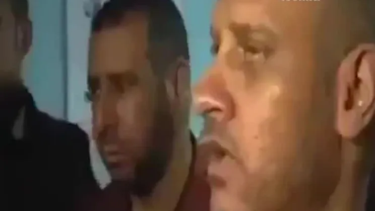 İsrail saldırısında eşi ve 4 çocuğunu kaybeden Gazzeli babanın metaneti hayran bıraktı | Video