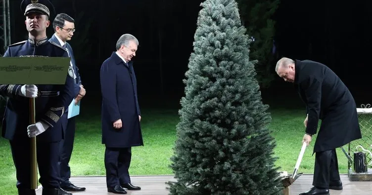 Cumhurbaşkanı Erdoğan, Özbekistan Cumhurbaşkanı Mirziyoyev’le dostluk ağacı dikti