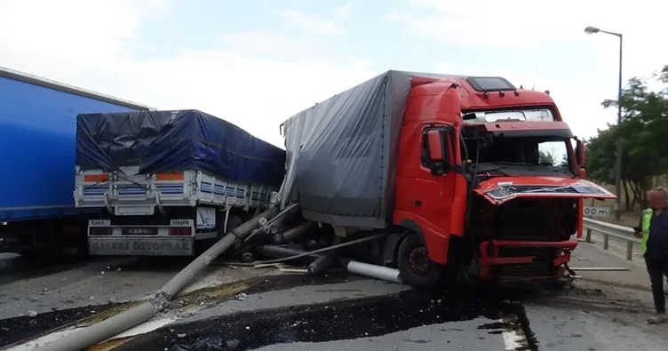 Silivri’de tır ve kamyon çarpıştı