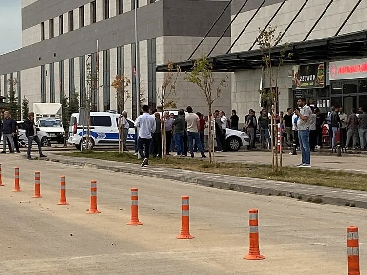 Acımasız adam eşini vurmak istedi: 5 yaşındaki kızını öldürdü!