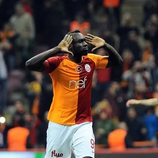Galatasaray'da Younes Belhanda kalıcı, Mbaye Diagne gidici
