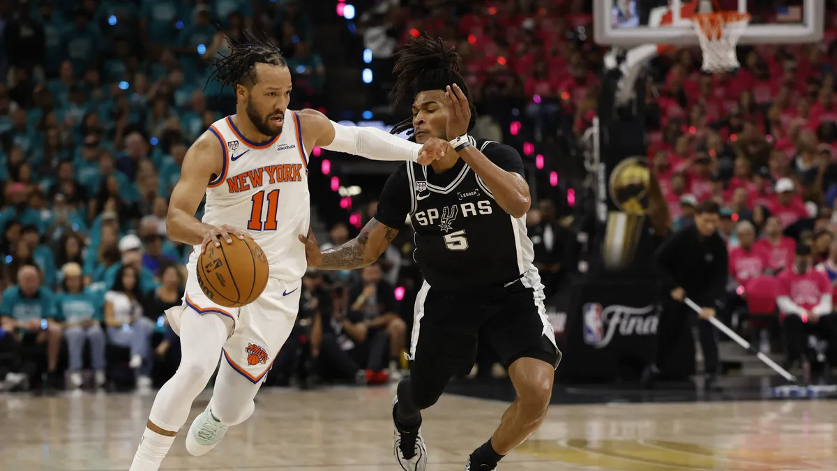 New York Knicks ve San Antonio Spurs arasındaki NBA final maçı mücadelesi