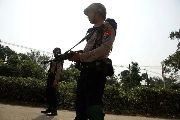 Myanmar ordusu Arakan bölgesini askerileştiriyor