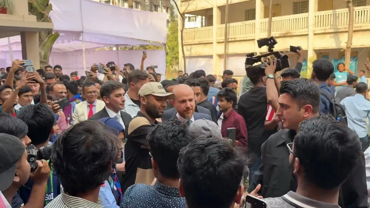 İlim Yayma Vakfı Mütevelli Heyeti Başkanı Bilal Erdoğan, Dakka’da sağlık merkezi açılışına katıldı İlim Yayma Vakfı Mütevelli Heyeti Başkanı Bilal Erdoğan, Dakka’da sağlık merkezi açılışına katıldı