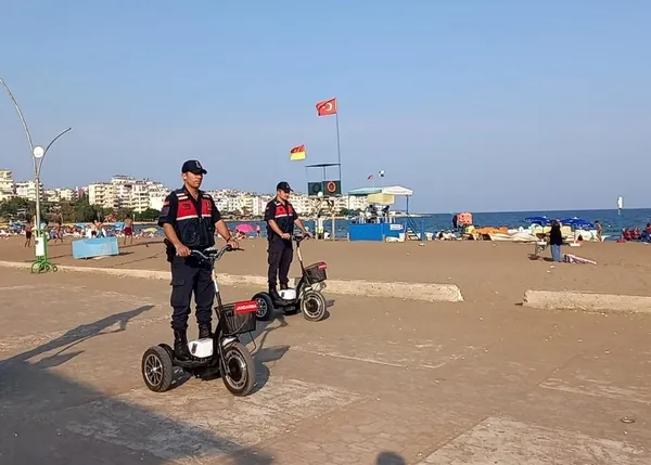 mersinde-jandarmadan-scooterlu-denetim-1659608978500.jpg