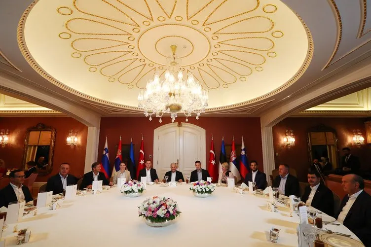 Başbakan Yıldırım, 3 lider ile çalışma yemeğinde bir araya geldi