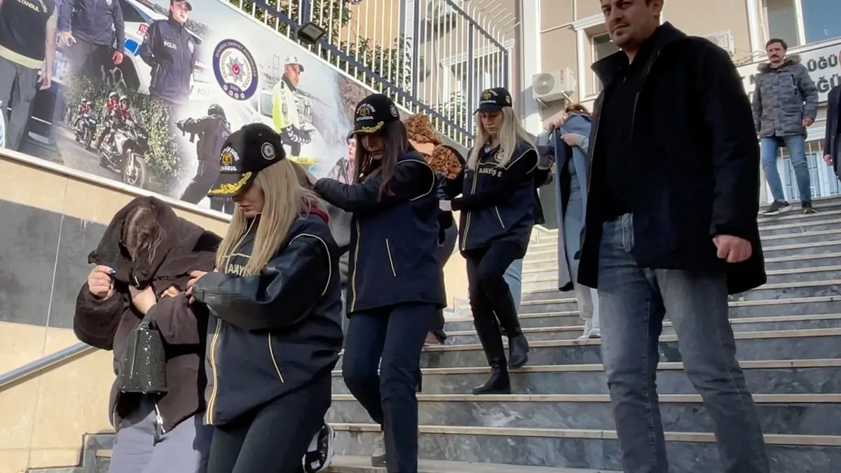 SON DAKİKA: İstanbul’da fuhuş çetesine dev operasyon! SABAH şok detaylara ulaştı: 52 farklı paravan ajans kurup… SON DAKİKA: İstanbul’da fuhuş çetesine dev operasyon! SABAH şok detaylara ulaştı: 52 farklı paravan ajans kurup…