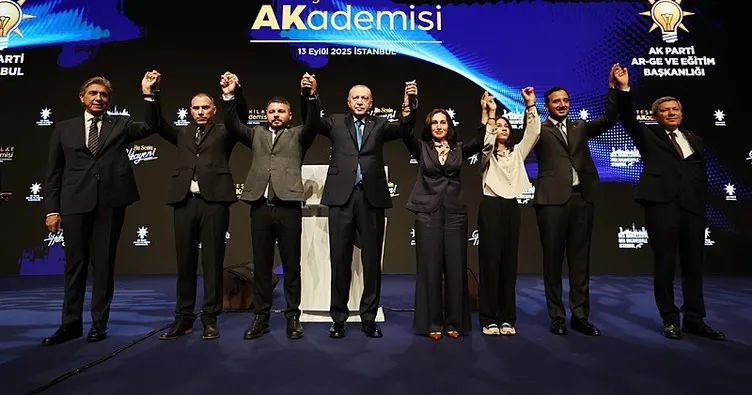 AK Parti’ye katılımlar devam ediyor