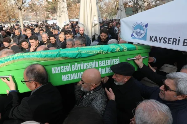 hayatini-kaybeden-is-insani-ali-riza-ozderici-kayseride-topraga-verildi-1733573013869.jpg