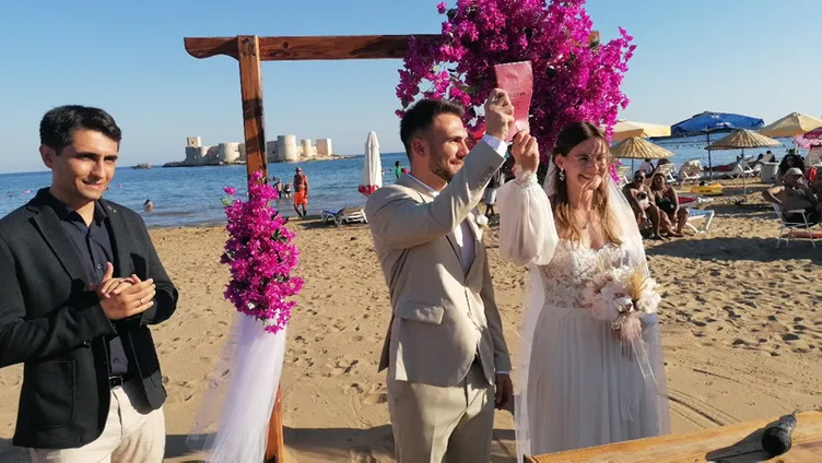 Mersin’e Hollandalı gelin geldi: Aşk hikayeleri herkesi etkiledi!