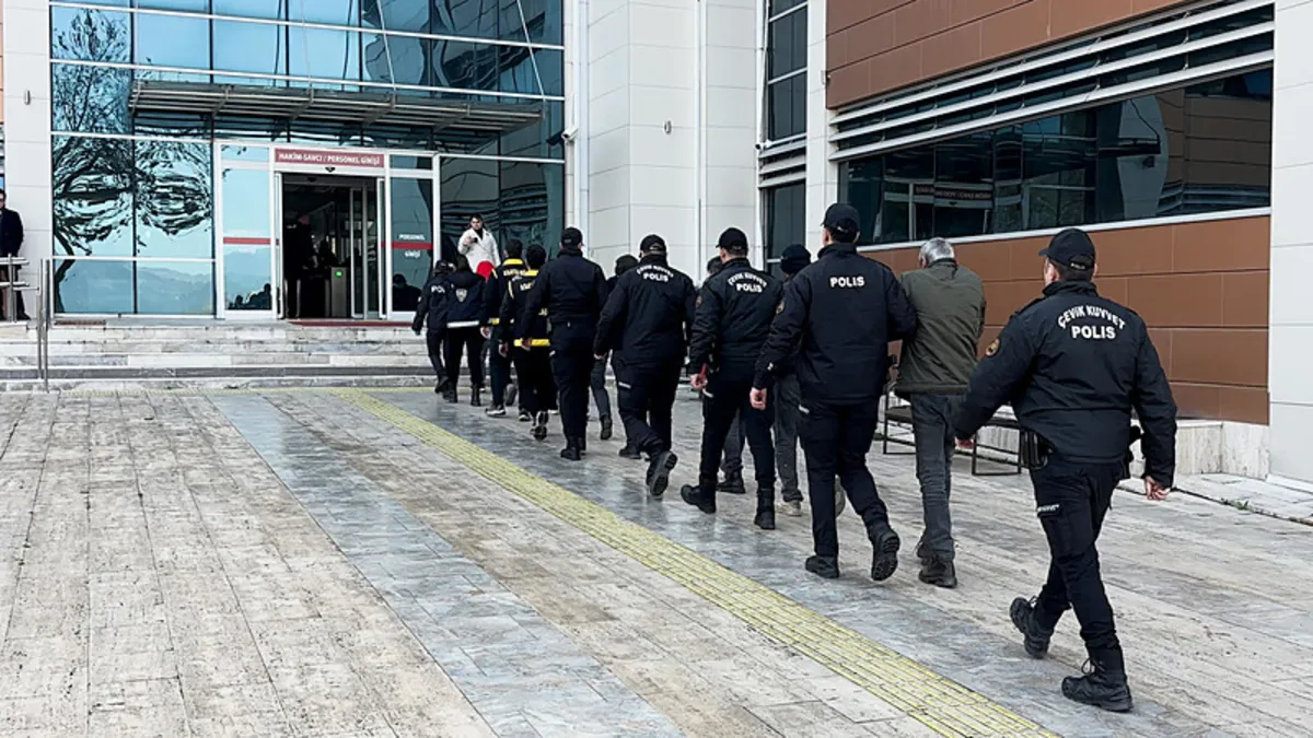İzmir’de fuhuş operasyonu: Gözaltına alınan 8 şüpheli tutuklandı