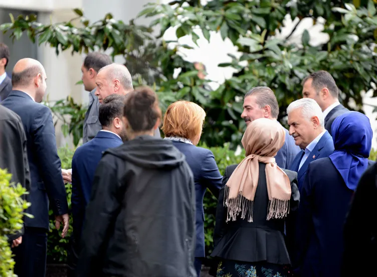 Cumhurbaşkanı Erdoğan AK Parti İstanbul İl Başkanlığı'nda