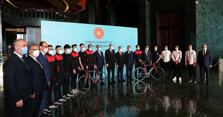 Başkan Erdoğan, Cumhurbaşkanlığı Bisiklet Turu Ankara Kafilesi’ni kabul etti