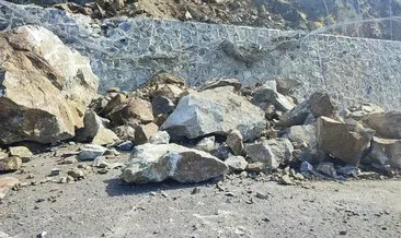 Samandağ - Arsuz sahil yolu trafiğe kapandı Samandağ - Arsuz sahil yolu trafiğe kapandı