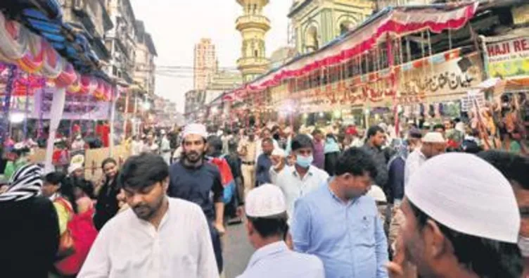 Müslümanların evlerini yıkıyorlar