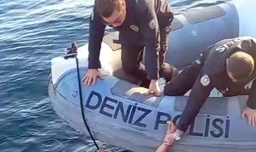 Haliç’te fotoğraf çektirirken denize düştü polis kurtardı