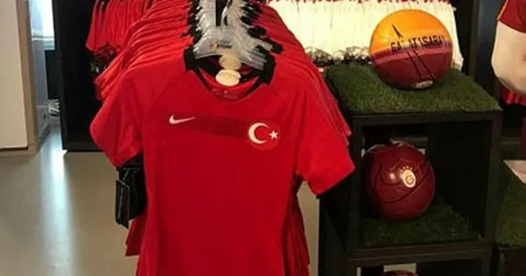 Ay-yıldızlı formalar, Türk Telekom Stadı’nda satışa sunuldu