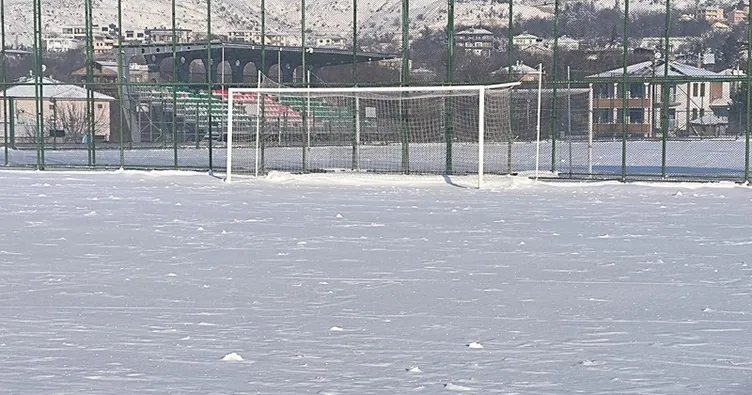 Kayseri’de maçlara kar engeli