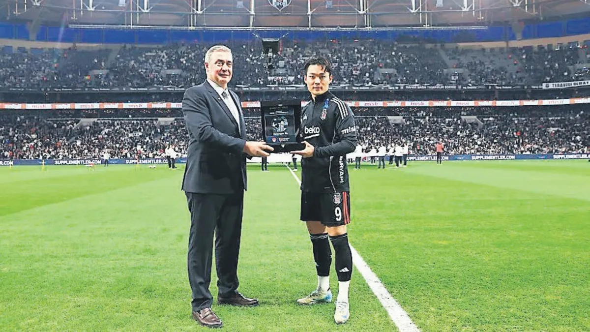 Oh ve Murillo’ya maç öncesi plaket