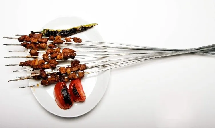 Kilosunun 8 katı çöp şiş yedi: 25 bin TL’lik ödülü kaptı!